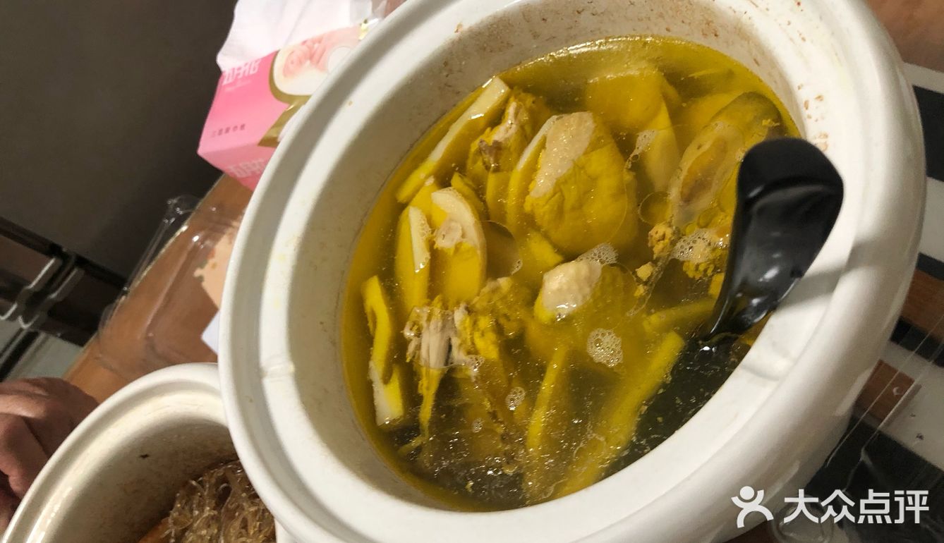 *如果很怕鸡汤的油，可以把煮好的鸡汤盛入小碗后放凉