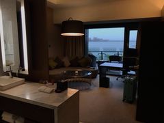 -上海滴水湖皇冠假日酒店