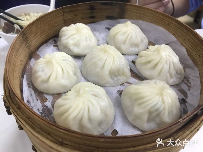 上汤一品蟹黄汤包鲜肉汤包图片