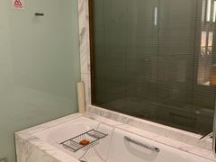 -上海滴水湖皇冠假日酒店