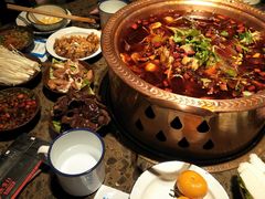 -沪小二炭火蛙锅(淮海中路美食不夜城店)