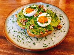 牛油果煮蛋吐司-RAC BAR(安福路店)