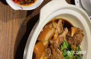 Soy Sauce Pig Trotter