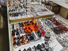 -美式眼镜·授权蔡司.依视路.尼康.豪雅.明月(人民广场店)