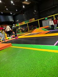 -蹦蹦跳跳(新奥购物中心店)