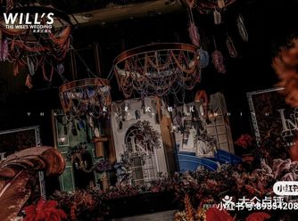 整场婚礼现场的风格调调都是做旧的呈现效果 大到整场的