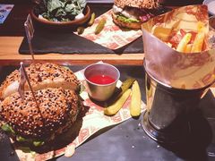 牛肉羊奶汉堡-FAT COW(虹梅路店)