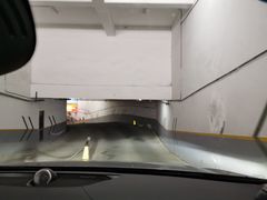 入口-绿地缤纷城-停车场