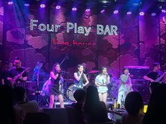 -FOUR PLAY BAR