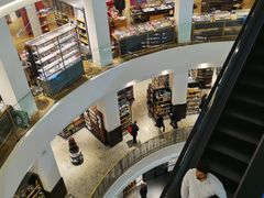 -乐蓬马歇百货公司(Rive Gauche)