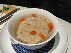 杞皇红莲炖黑豚肉-炳胜私厨(万象前海店)