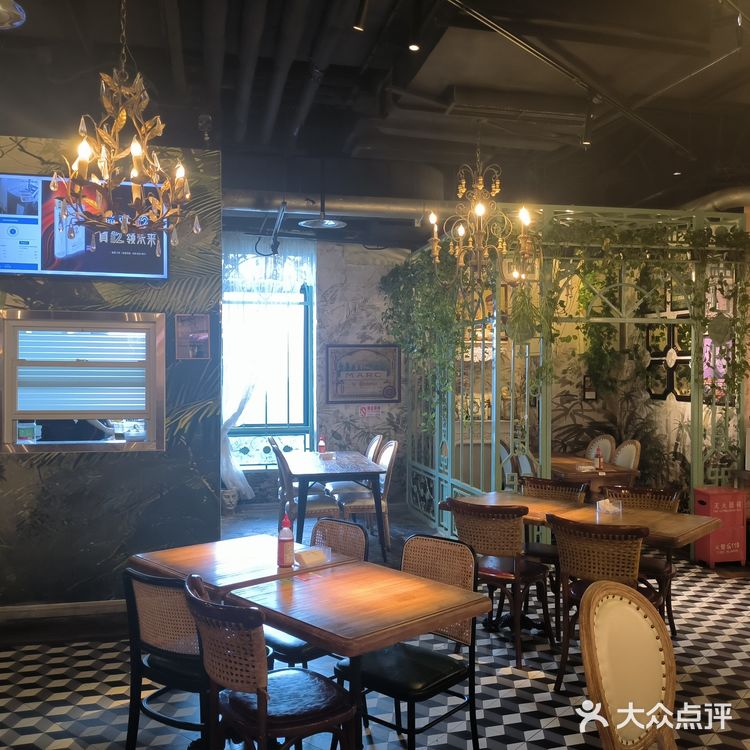 品味一下西贡在巴黎的异域味道。这家餐厅的面积很大