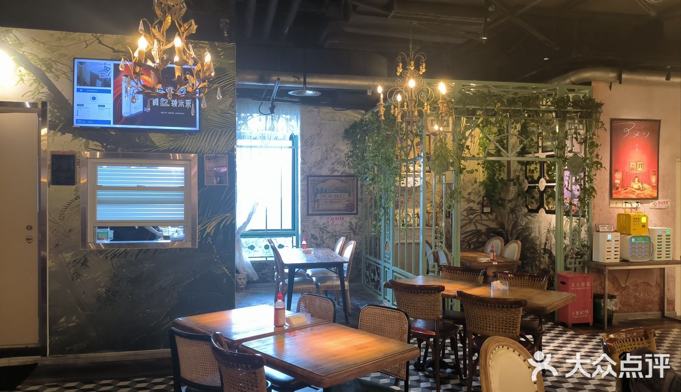 品味一下西贡在巴黎的异域味道。这家餐厅的面积很大