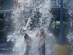 -欢乐水魔方水世界