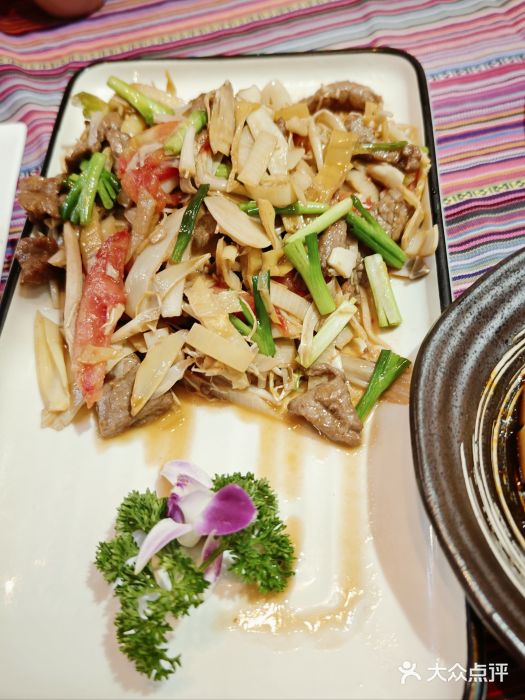 香巴拉云南餐厅(华莱坞店)芭蕉花炒牛肉图片