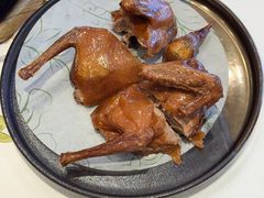 脆皮红烧乳鸽-翠园(北京王府中环店)