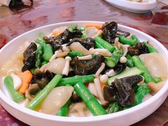 笋尖口蘑炒秋耳-南山酒肆(南山董事绘店)