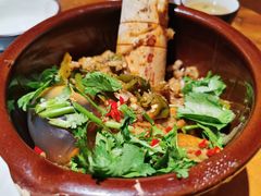 -老滇山寨•云南特色菜•地方菜•民族风情歌舞表演(金碧店)