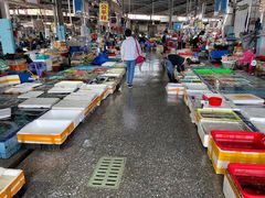 -霞涌市场海鲜摆卖区