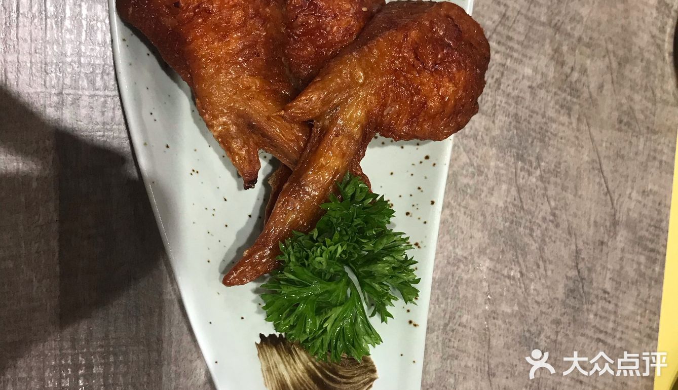 鸡翅有点小，里面包的是鱼子肉