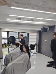 -宫铭烫发染发接发店