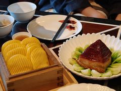 金牌扣肉配玉米饼-杭州西子湖四季酒店·金沙厅