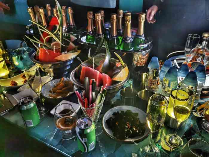 卡斯摩酒吧cosmodisco&club-"年纪大了,来这地方小心脏有点遭不住,边