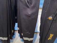 -百年港湾奥特莱斯(香炉礁店)