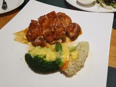 煎鸡排配蔬菜米饭-兰特伯爵西餐厅·啤酒屋(方庄店)