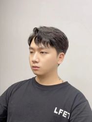 -一家只做男发烫染的店