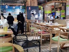 大堂-洪氏嗨捞·广东猪肚鸡·椰子鸡火锅(西咸万象城店)