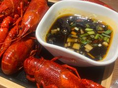 油焖小龙虾-霄汉牛三鲜湖北砂锅菜(万松园2店)