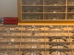 -光明眼镜·蔡司授权(徐泾店)