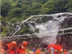 -安吉龙王山峡谷漂流