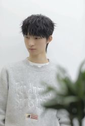 -一家只做男发烫染的店