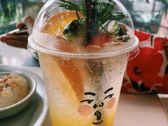 菠萝橘子汽水-Cheevit Cheeva(Sirimangkalajarn)