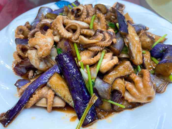 威海海鲜王(窑头路店)-"济南比较大的海鲜大排档了,海鲜不错,人巨.