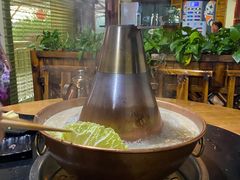 -果松木炭酸菜铜火锅·外婆参鸡汤