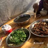 路过看到这里挤满了人，临时改变主意进来吃 店没有名字