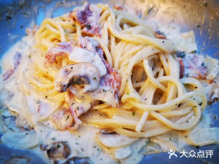新贝乐意大利餐厅(苏州中心店)培根蘑菇奶油意大利面图片
