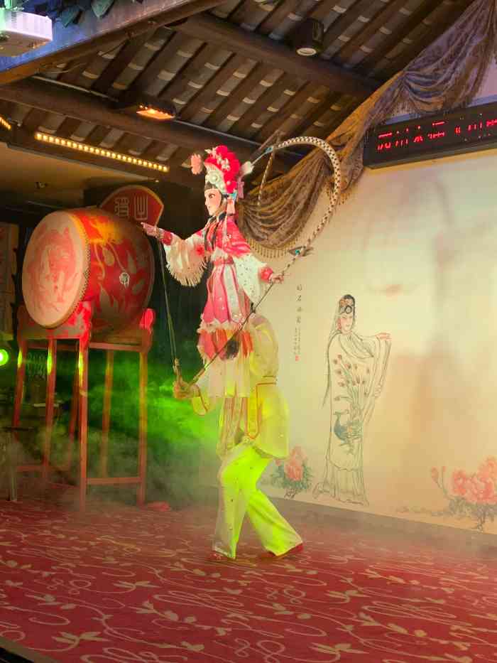 联华梨园社·春熙剧场川剧变脸表演-"以前只看过海底捞的按键遥控变脸