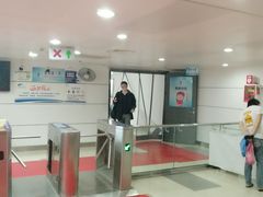 -小海豚国际游泳培训中心(浦东源深体育中心店)