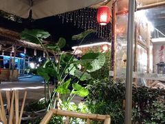 -茅草房·河畔园林火锅