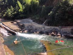 -安吉龙王山峡谷漂流