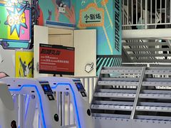 -极限PLAY运动娱乐新世界·团建派对潮玩休闲馆·室内蹦极高空游乐园