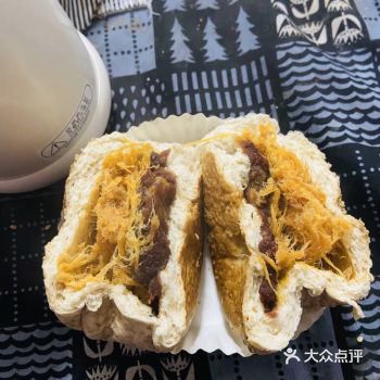 听说橡木盾的面包是全麦的，面包体没有添加糖