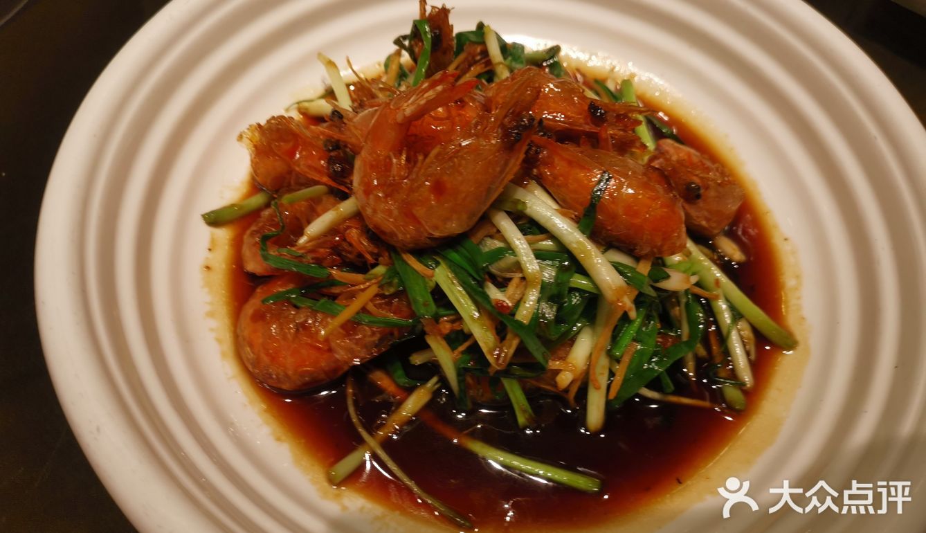 主打松江本帮菜，开了很久，特色菜是勾魂鱼，那个鱼汤真的挺勾魂