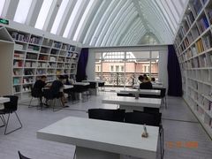 -钟书阁(松江泰晤士小镇店)