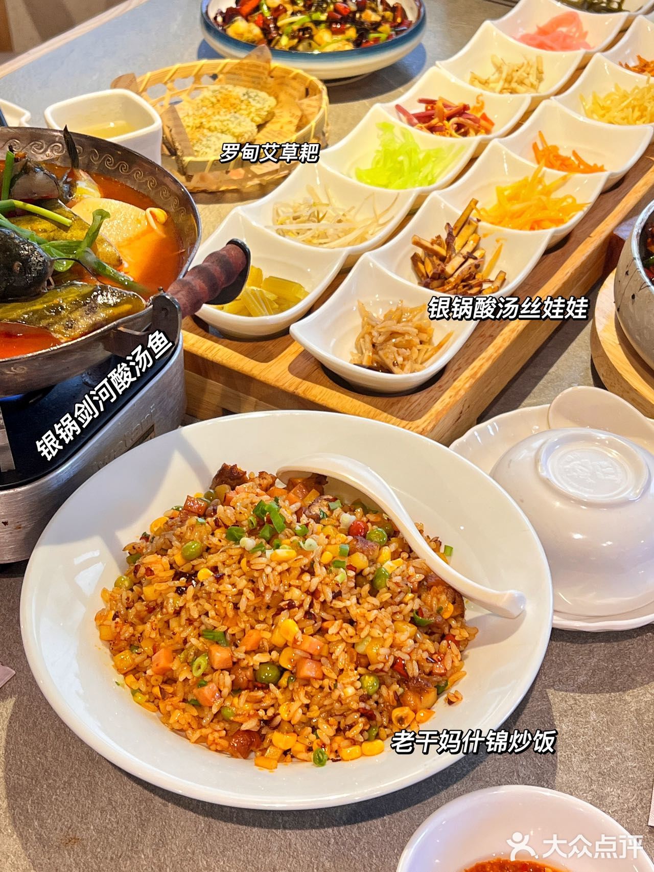 贵阳旅游| 甲秀楼对面贵州特色小吃集合地