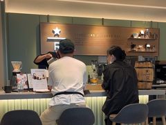 -星巴克臻选(上海中环广场2F店)